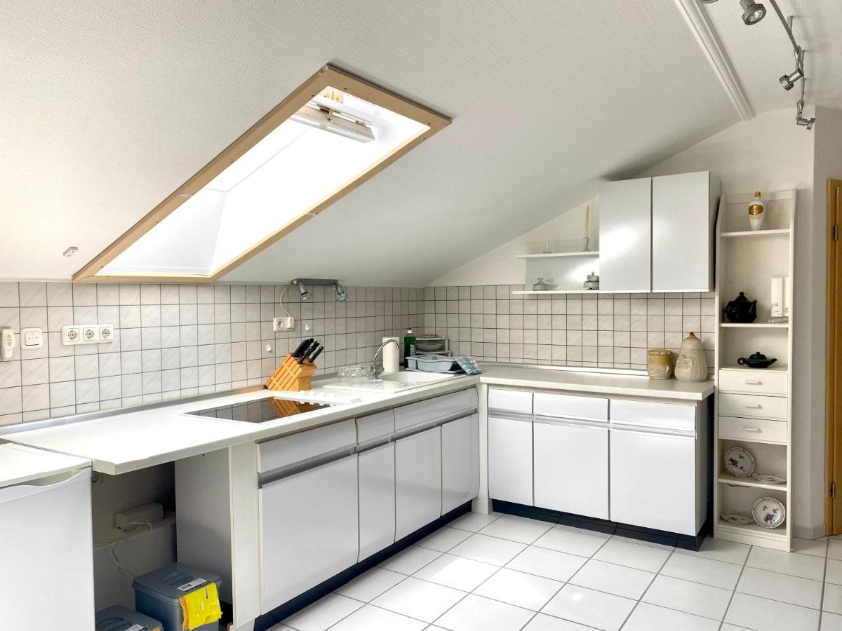 Moeblierte 3 Zimmer Apartment - Mit Smart Tv, Wlan Und Kostenfreie Parkplaetze Schloß Holte-Stukenbrock Exterior photo